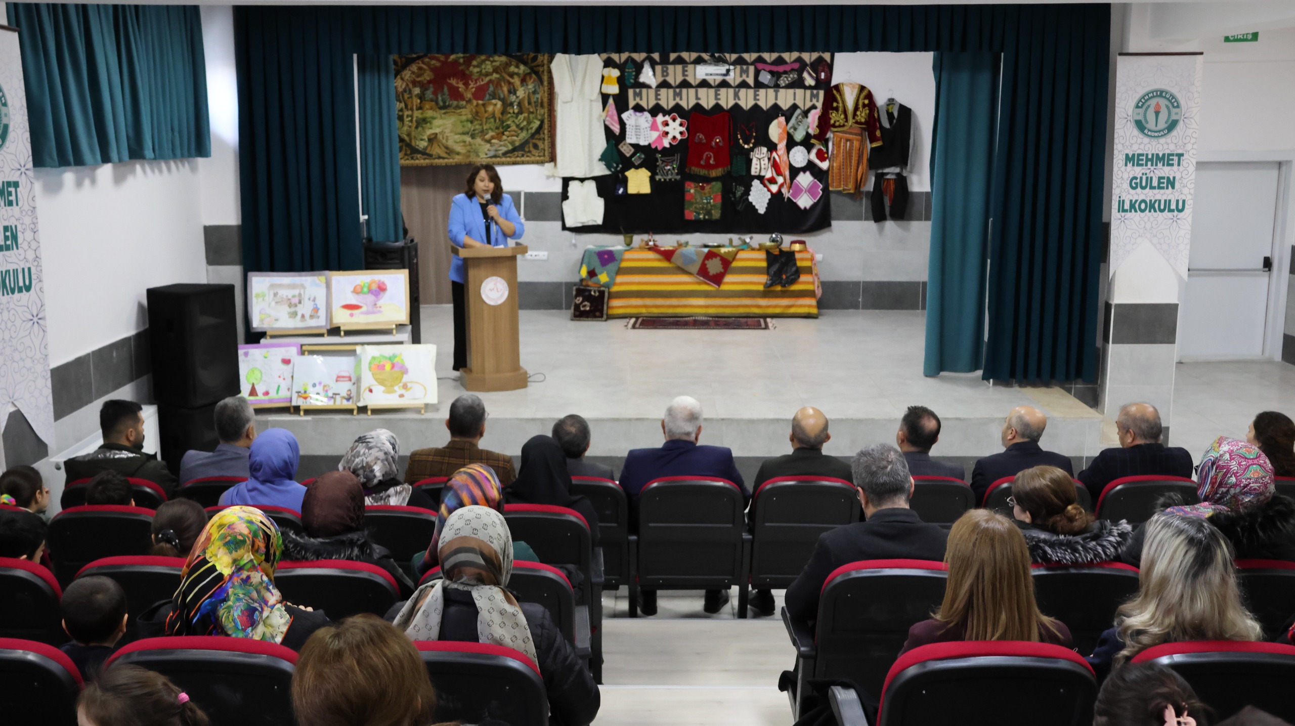 MEHMET GÜLEN İLKOKULUNUN ÇOK AMAÇLI SALONU AÇILARAK ÇEŞİTLİ ETKİNLİKLERE EV SAHİPLİĞİ YAPTI